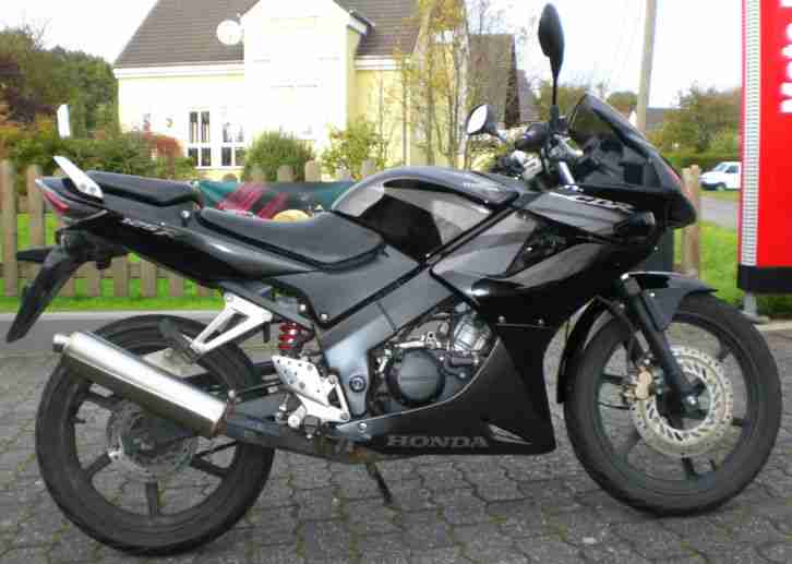 Honda CBR125R JC39 2008 schwarz Tüv 06/2016 25126km Reifen neuwertig offen 10kw