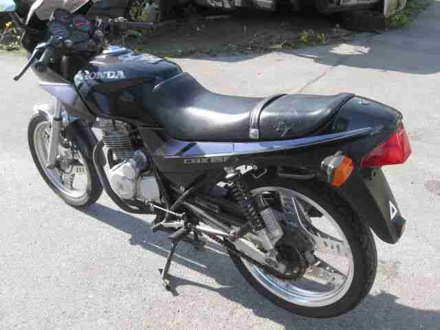 Honda CBX 125 aus 1998 wie abgebildet der Motor dreht mit PAPIERE + Schlüssel