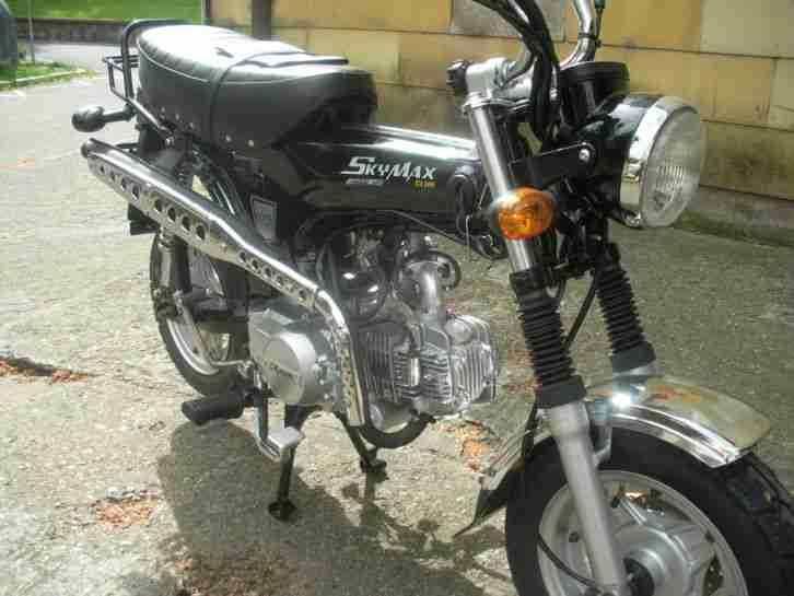 Honda Dax 125 Skyteeam