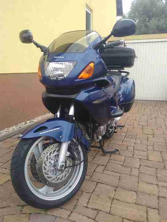 Honda Deauville NT 650 RC47.