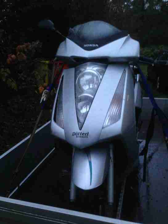 Honda FES125 Unfallroller