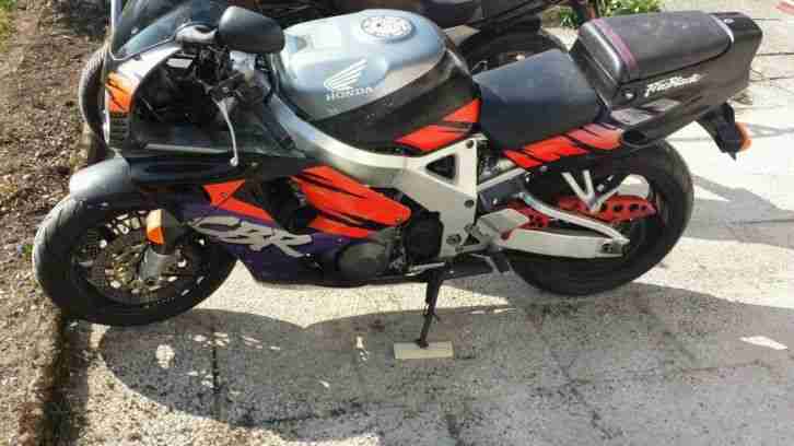 Fireblade sc28 cbr rennmaschine