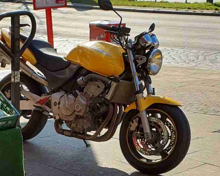 Honda Hornet naked bike macht riesig spass zu fahren