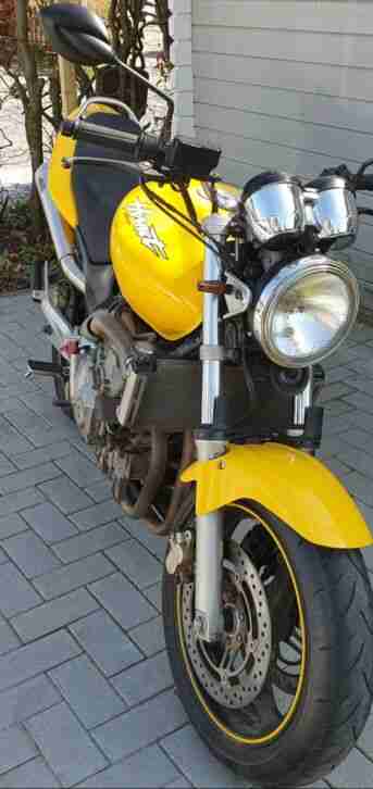 Honda Hornet naked bike macht riesig spass zu fahren