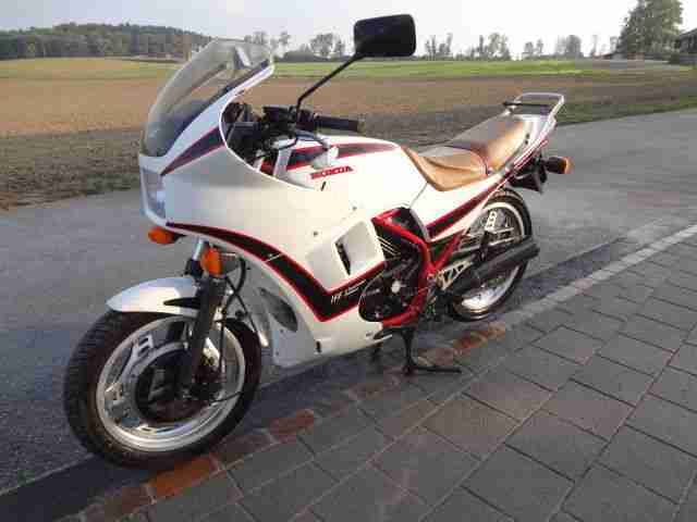 Honda MC 08 250ccm Oltimer Jg. 1985 Original