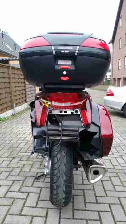 Honda NT 700 VA RC52 Montesa Honda Unfallmotorrad erst 17312 km