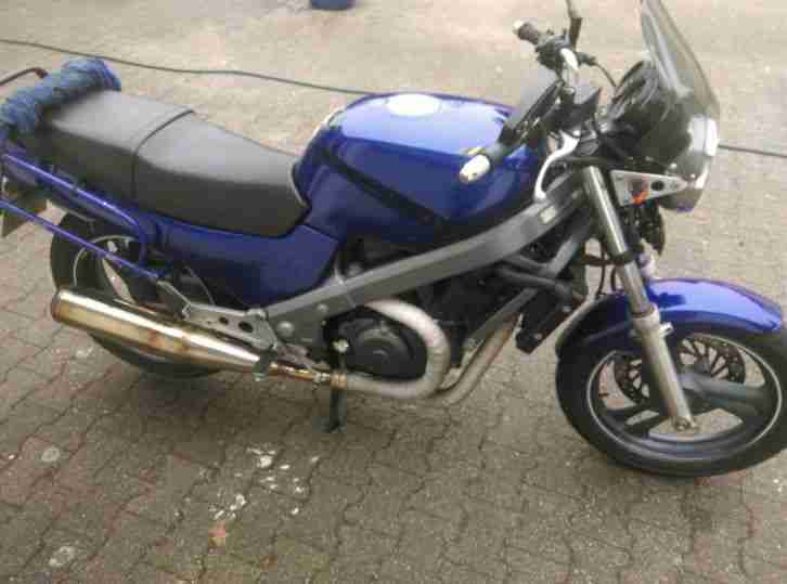 Honda NTV 650 Motorrad / blau