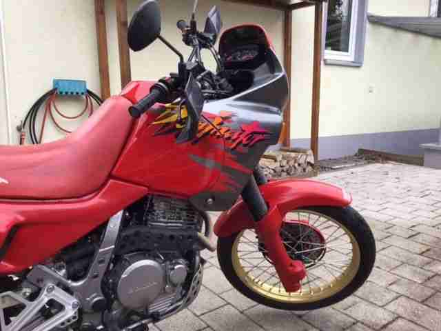 Honda NX 650 Dominator rot 16.700 KM