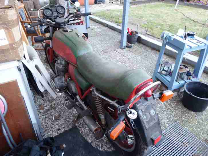 Honda RC 03 600 od. 650 Scheunenfund mit Papieren u. Teilen