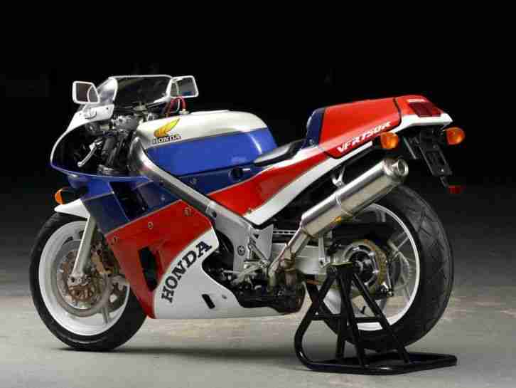 Honda RC 30
