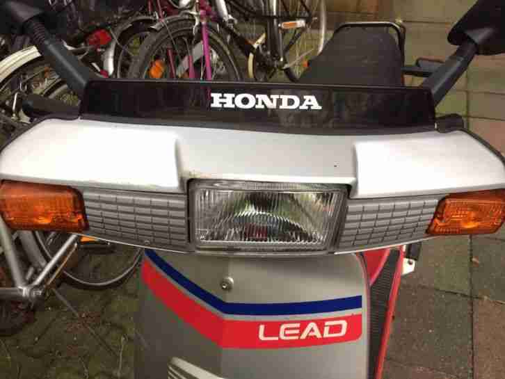 Honda Roller Lead AF01 Baujahr 80 Oldtimer original