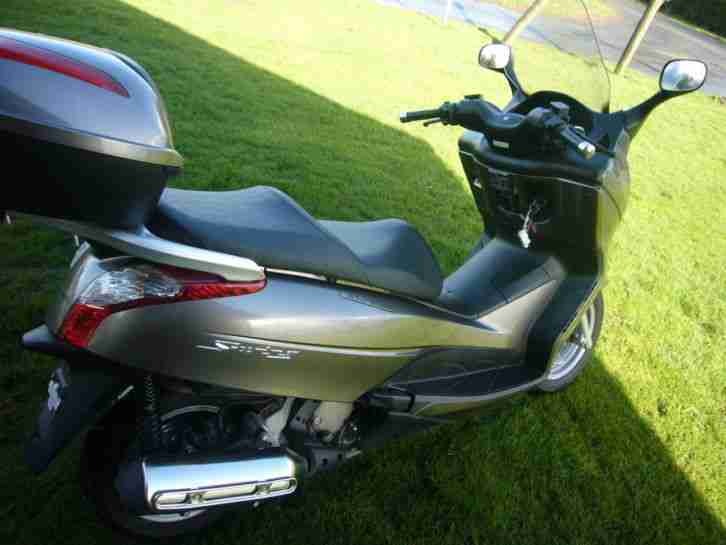 Honda S Wing - 125 ccm - Roller - mit ABS - 6896 KM - 1 Hand - unfallfrei