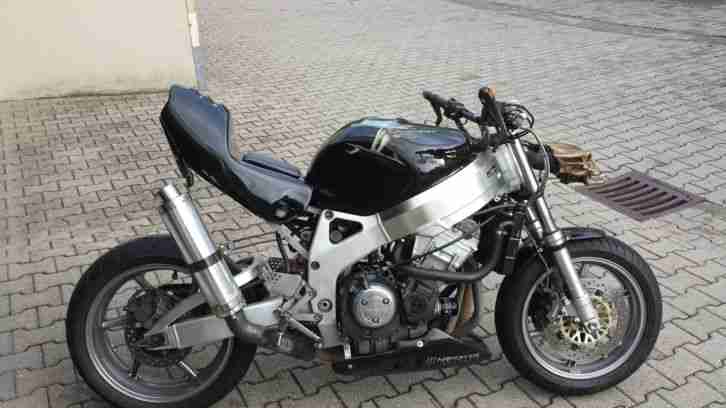 Honda SC33 Streefighter