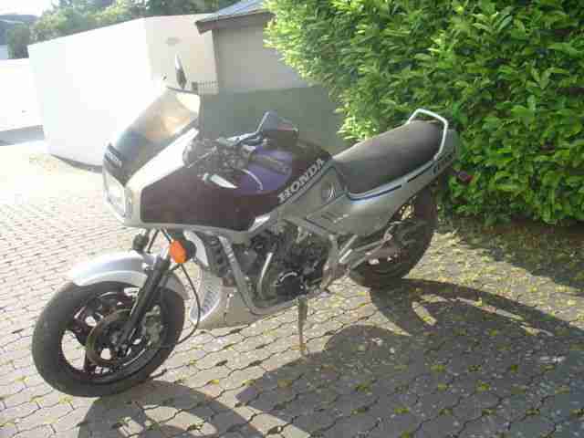 Honda VF 1000 F,läuft gut.