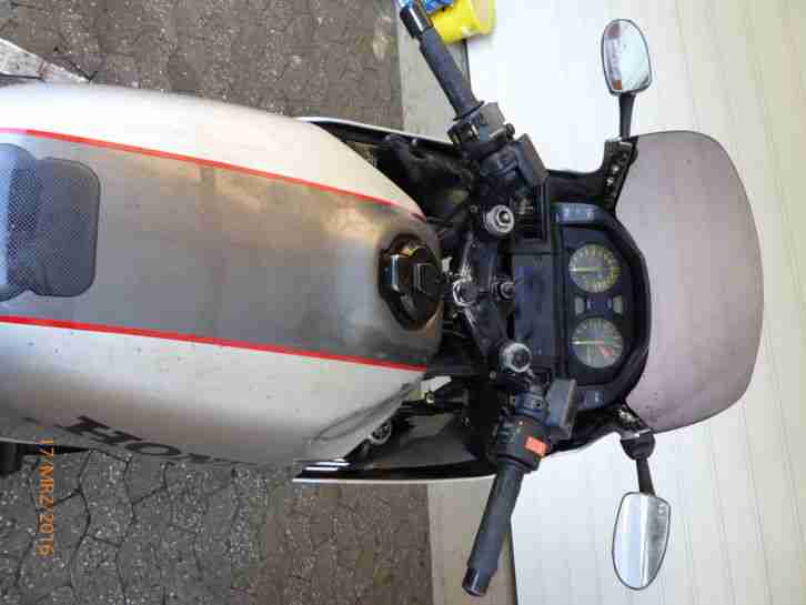 Honda VF 1000 F2 mit BRIEF ,als Teileträger oder zum restaurieren - Motor läuft