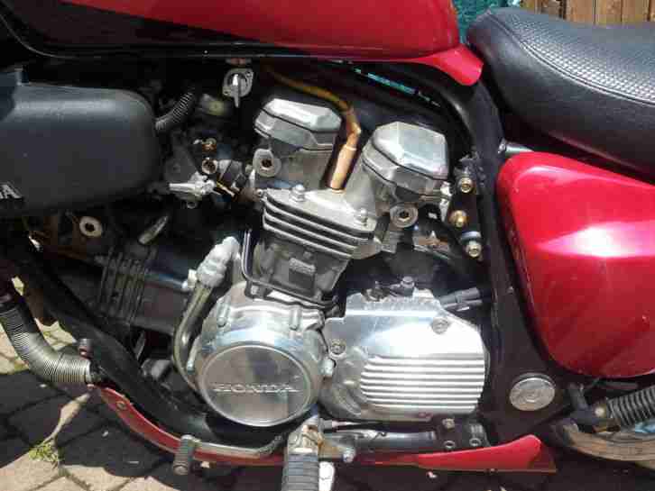 Honda VF 700 c Supermagna