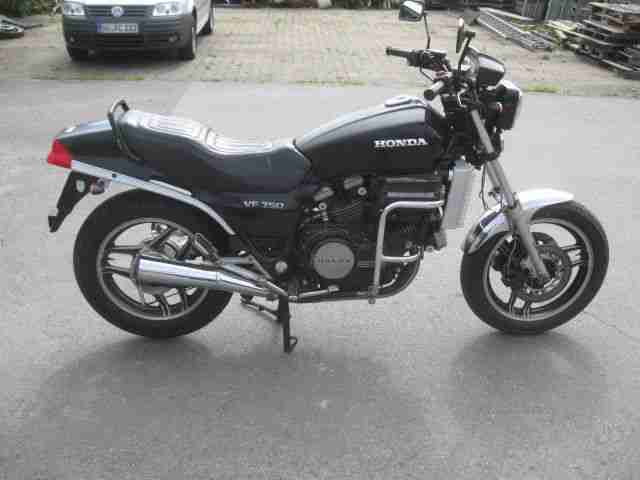 Honda VF 750 Chopper aus 1982 wie abgebildet LÄUFT+FÄHRT hat Deutsche PAPIERE