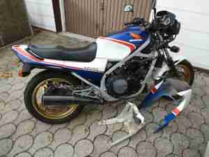 Honda VF 750 F RC 15 Blau bald Oldtimer aus Sammlung als Winterprojekt