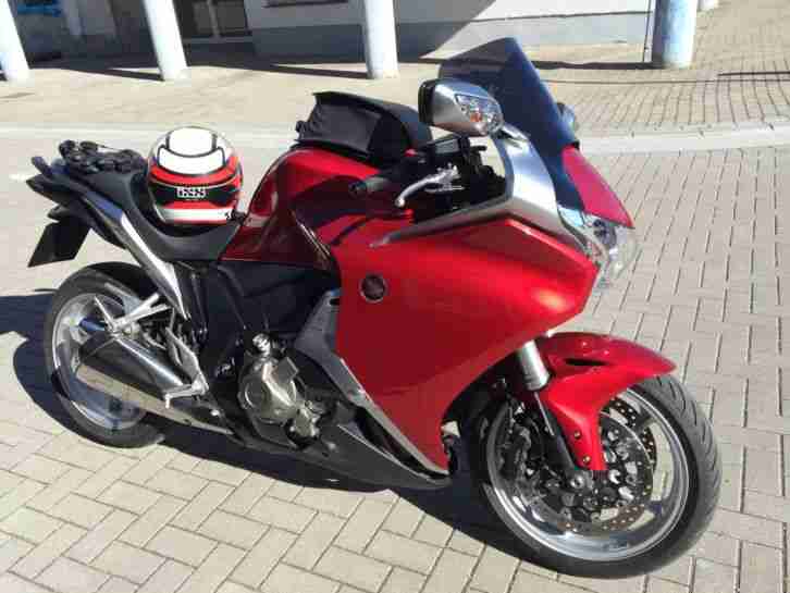 VFR 1200 FD Metallic Rot bester Zustand