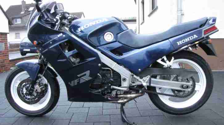 Honda VFR 750 F, dieses Jahr noch Oldtimer!