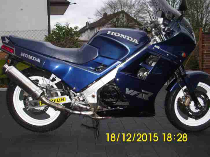 Honda VFR 750 F, dieses Jahr noch Oldtimer!