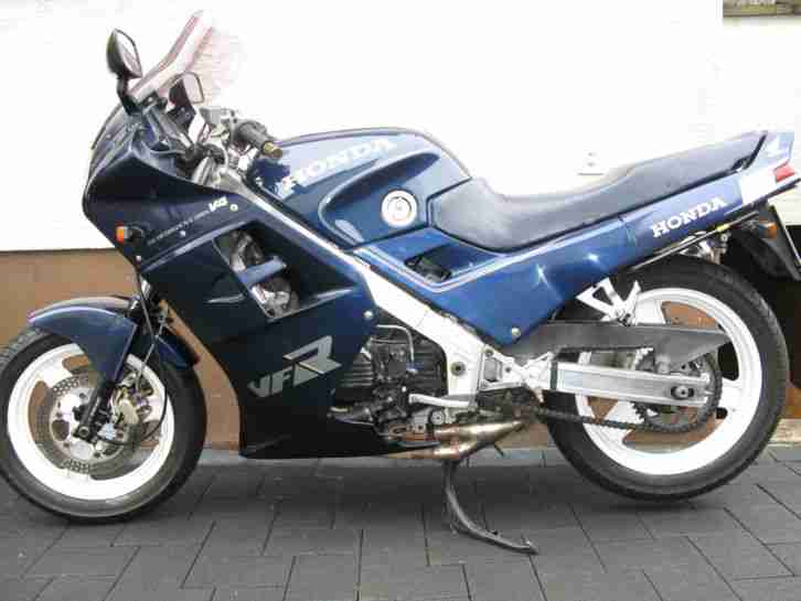 Honda VFR 750 F, dieses Jahr noch Oldtimer!