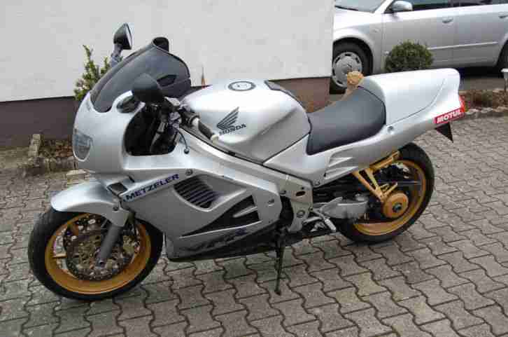 VFR 750 RC36 2 Technisch Top HU Neu