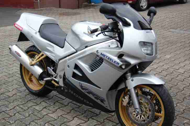 Honda VFR 750 RC36/2 "Technisch Top-HU Neu"