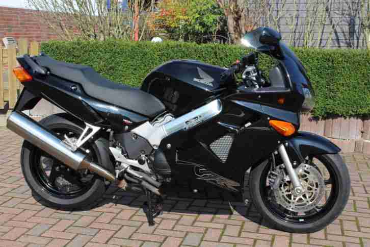 Honda VFR 800 RC46 / Service neu / Top Zustand / Bingo-Bikes