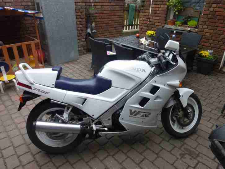Honda VFR750 RC24 BJ88 Tüv bis 2.2016 viele Neuteile für über 500 Euro