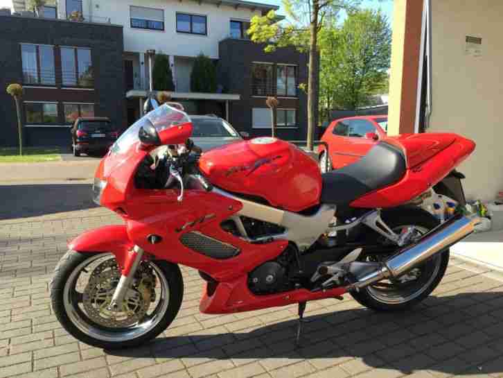 Honda, VTR 1000 F, Bj. 1997, TüV 04/18, 27.638 km, 34 PS, guter Zustand, Garage