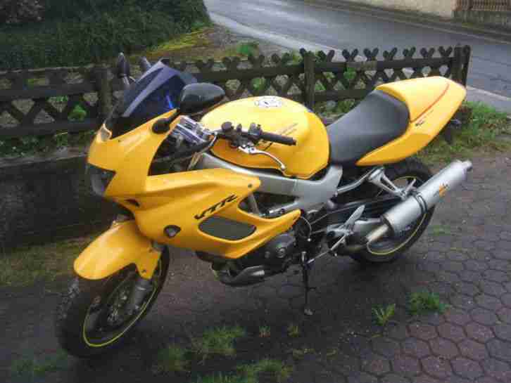 Honda VTR 1000 F mit Superbikelenker und Sportauspuff - sehr gepflegt - TÜV 2017