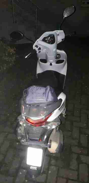 Honda Vision Mofa Roller