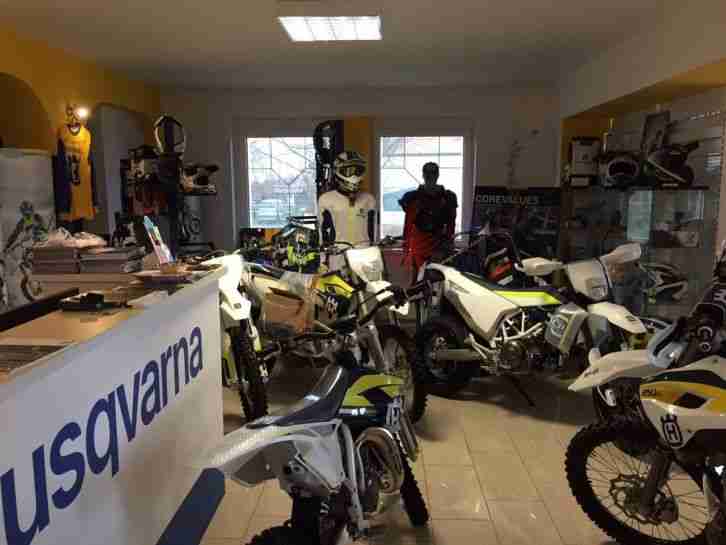 Husqvarna 701 Supermoto KTM 690 SMC