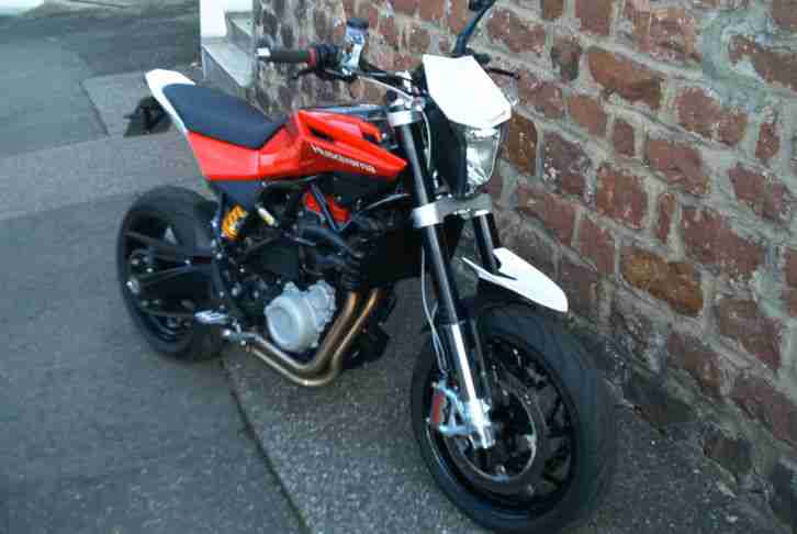 Husqvarna 900 Nuda R