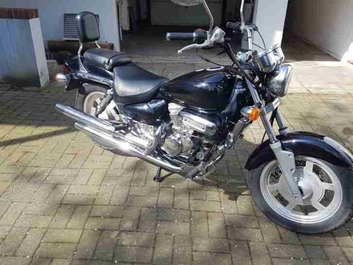 Hyosung Aqilla GV125 V mit wenig Km