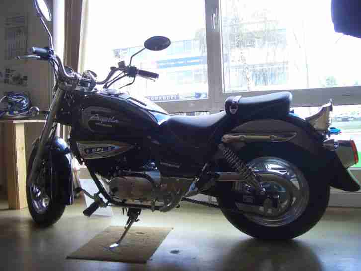 Hyosung Aquila Chopper GV 250 in schwarz/silber NEU