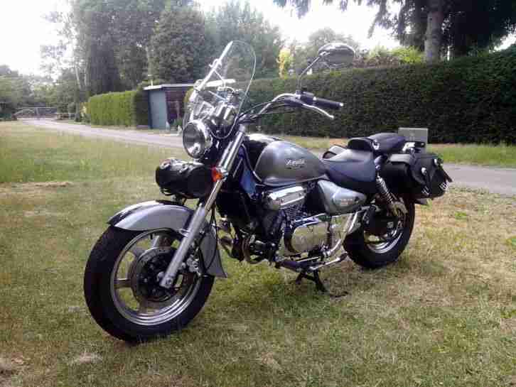 Hyosung Aquila GV