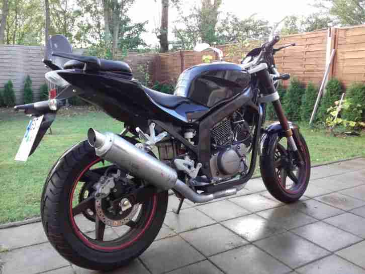 Hyosung GT 250i Naked Bike