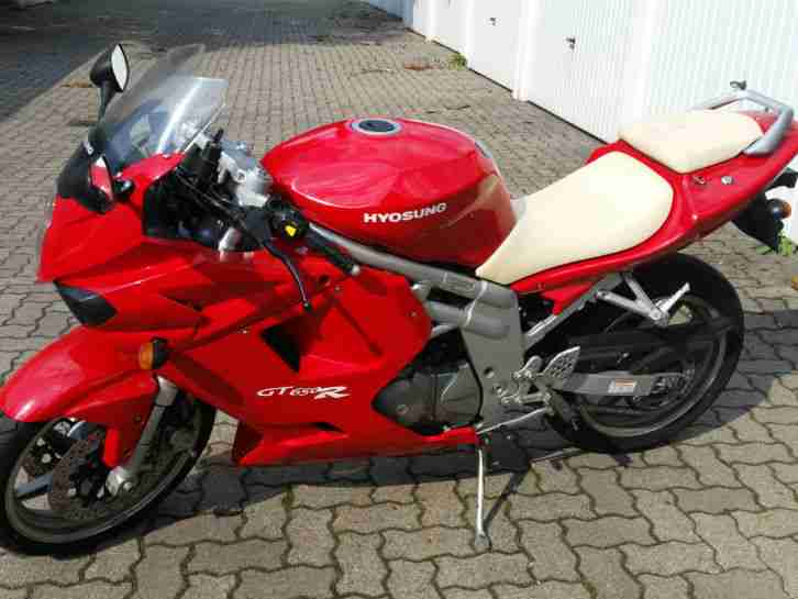 Hyosung GT650R Rot