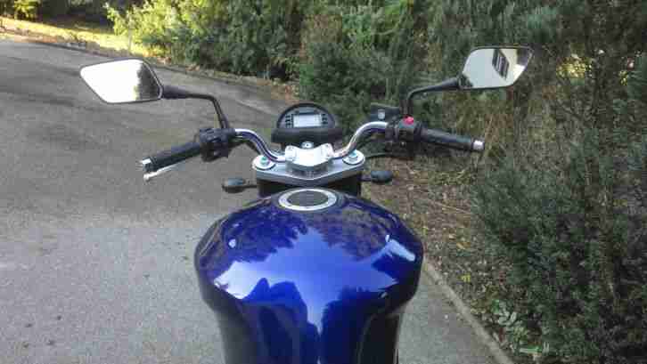 Hyosung GT650i Naked inkl. Zubehör (Touring-Bike) wenig Kilometer