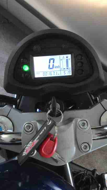 Hyosung GT650i Naked inkl. Zubehör (Touring-Bike) wenig Kilometer