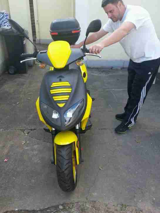 Ich verkaufe hier einen Roller der Marke AGM Motors