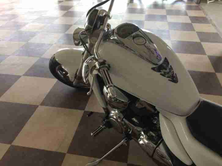 Intruder 1800 Custom Thunderbike