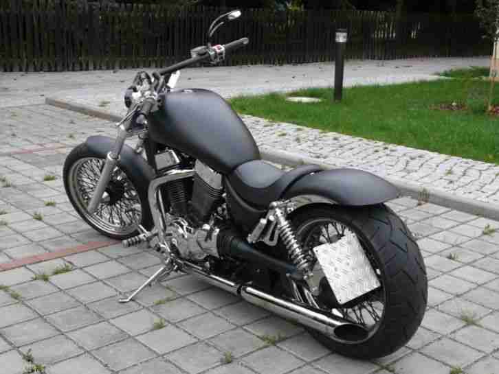 Intruder VS1400 Thunderbike LMC Customumbau, war im Bikes & Babes Kalender