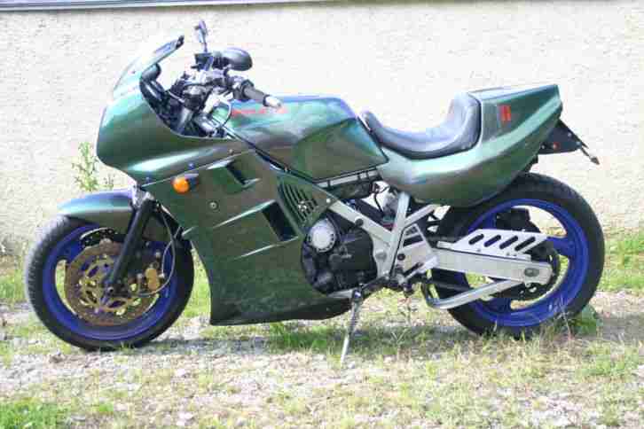 JAMAHA FZ 750