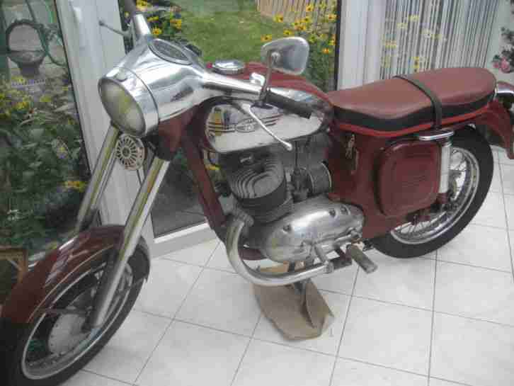 JAWA - rot - 344 ccm -