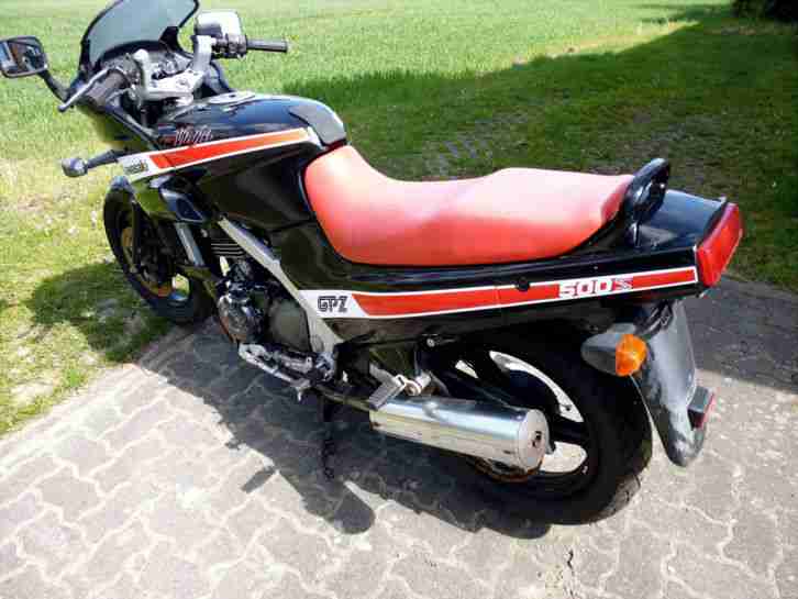 KAWASAKI GPZ 500 S aus 1988 Bastlerobjekt