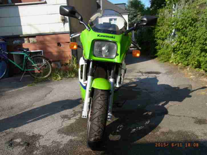 KAWASAKI GPZ 900 R