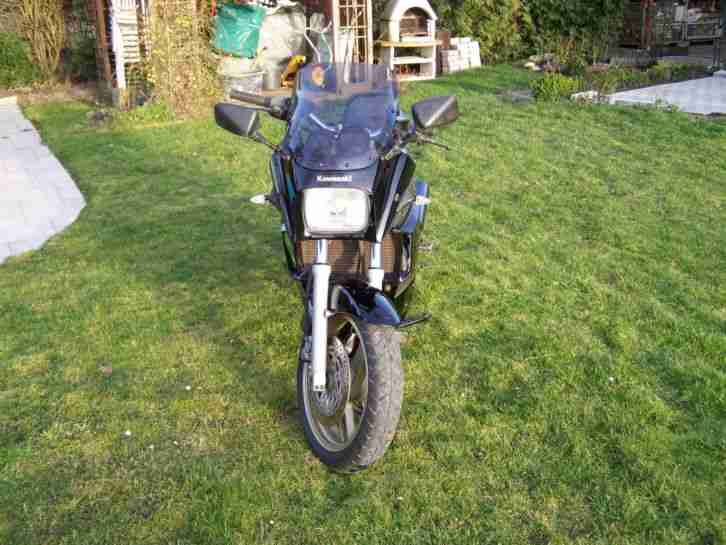 KAWASAKI GPZ 900 R